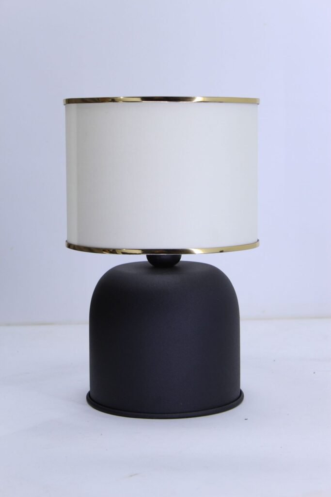 decoratif masa lambası kumaş başlık metal ayak